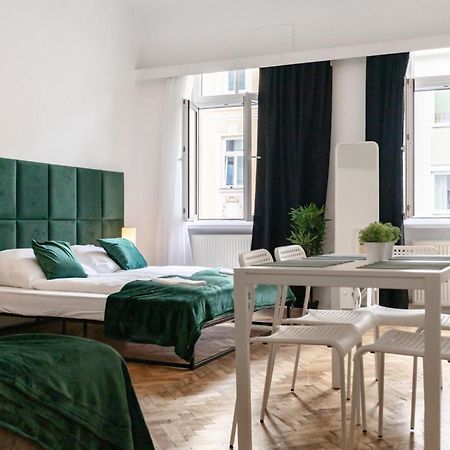 Prime Location & Peaceful Shared 2 Bedroom Apt With Backyard Viena Exterior foto
